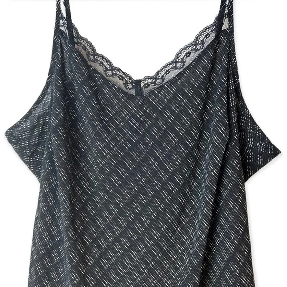 Reitmans Black & White Lace Trim V Neck Tank Top - Picture 3 of 7